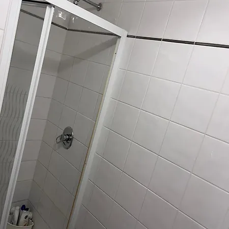 Lovely Twin With Ensuite Bathroom 15 Mins From Airport * Dublino