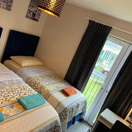 홈스테이 Lovely Twin With Ensuite Bathroom 15 Mins From Airport 더블린