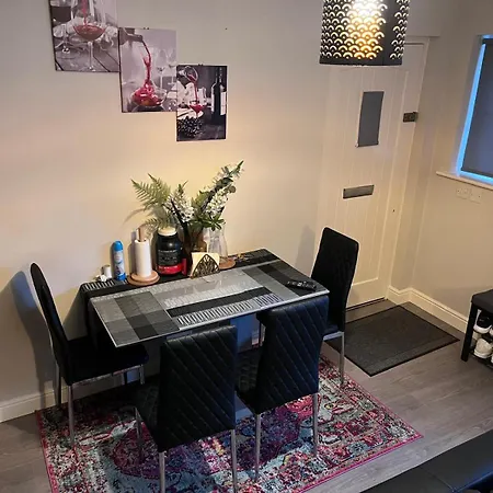 Lovely Twin With Ensuite Bathroom 15 Mins From Airport * 더블린