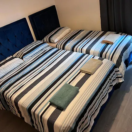 Lovely Twin With Ensuite Bathroom 15 Mins From Airport Δουβλίνο