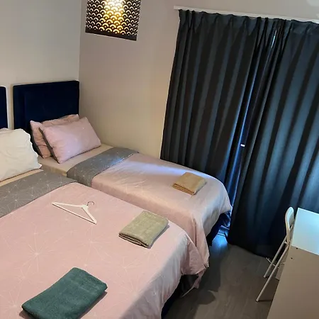 Lovely Twin With Ensuite Bathroom 15 Mins From Airport Rum i privatbostad Dublin